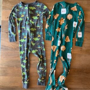⚡️3/$20 Set of Onesie Pajamas - 🎄Christmas and dinosaur - 3T toddler❄️